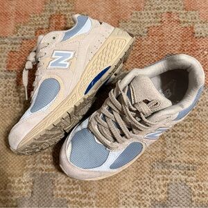 New Balance 2002R Sneakers in Sandstone Timberwolf